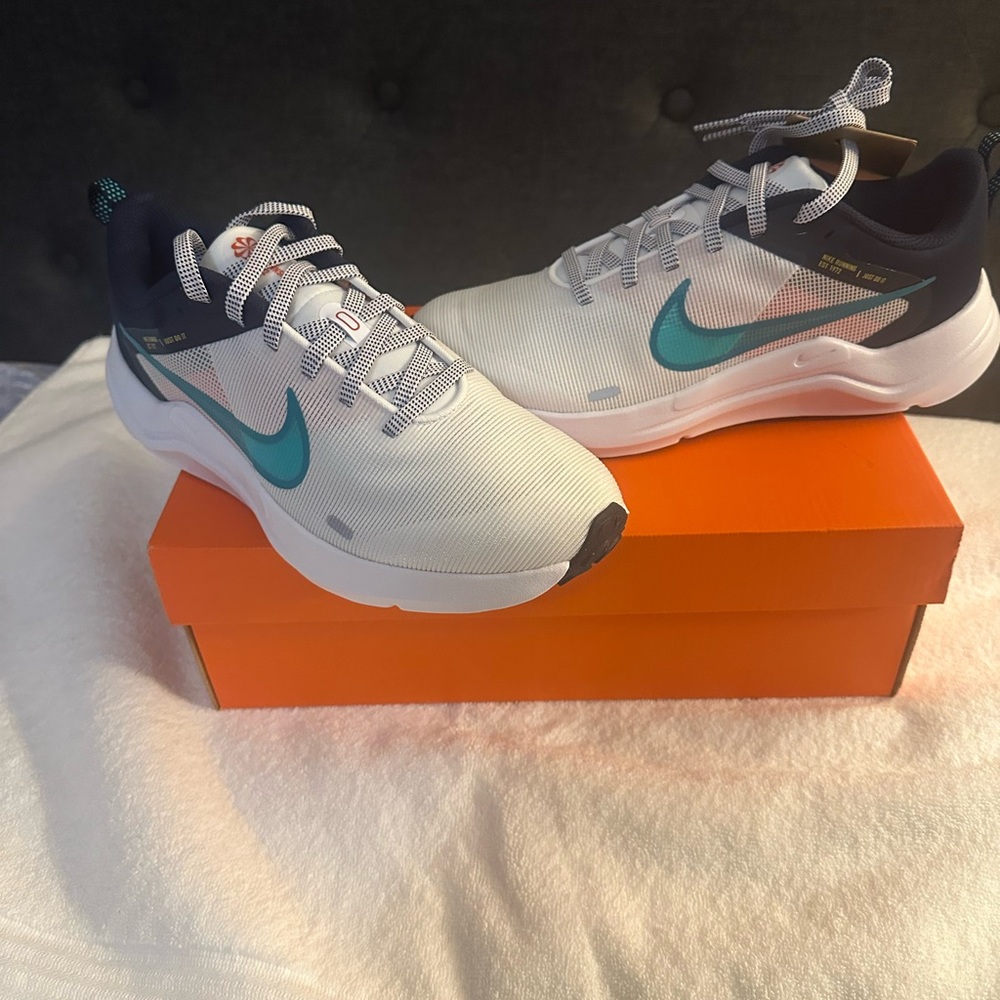 NEW with tags Nike Downshifter 12 white, Jade-Obsidian Women Size 8